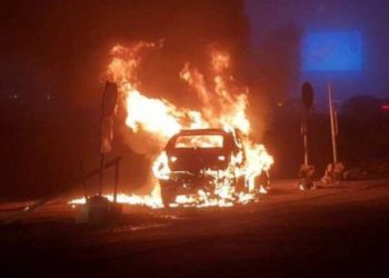 Një shtetasi të Kosovës i djeget vetura me targa të Serbisë në jug të Mitrovicës