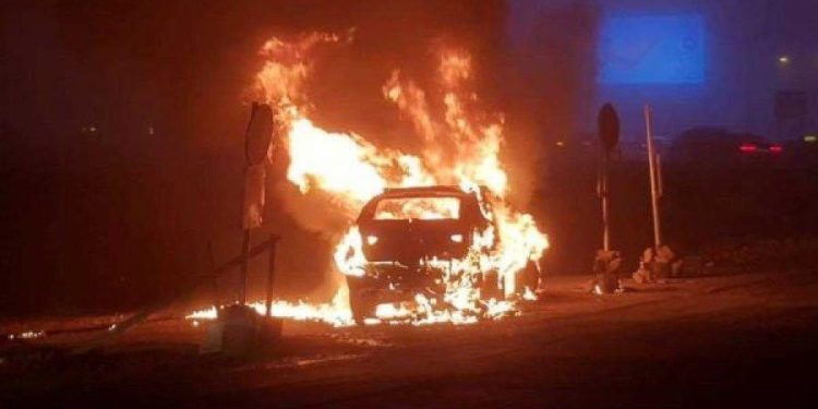 Një shtetasi të Kosovës i djeget vetura me targa të Serbisë në jug të Mitrovicës