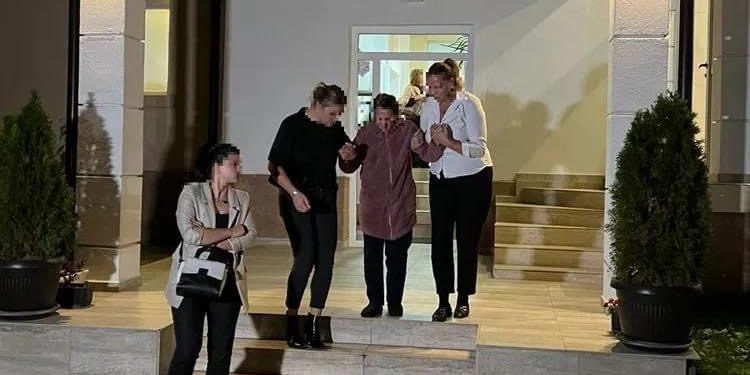 LAJMI I FUNDIT: Tërhiqet nga shtëpia e moshuara që u keqtrajtua nga infermieret