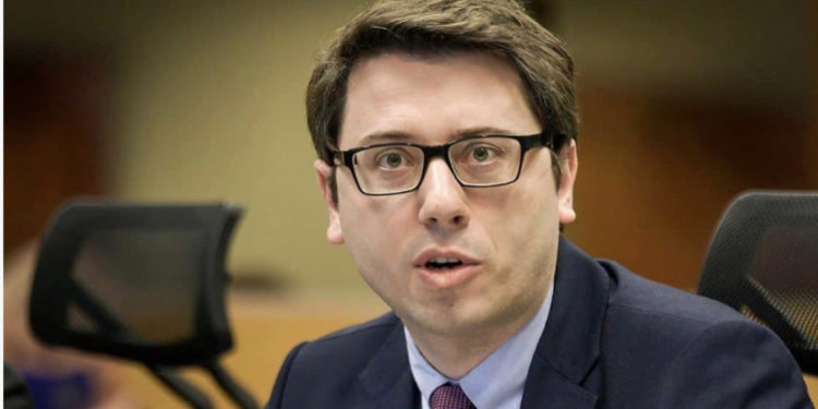 Ministri Murati sapo dha lajmin e keq për punëtorët e sektorit privat