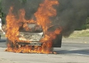 Digjet një veturë me targa RKS në Veri