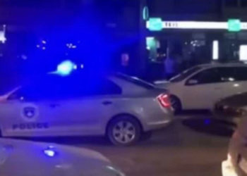 Djali i policit në Mitrovicë plagos veten me armën zyrtare, dërgohet në gjendje të rëndë në QKUK