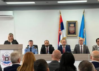 Serbët vendosin të largohen nga institucionet e Kosovës