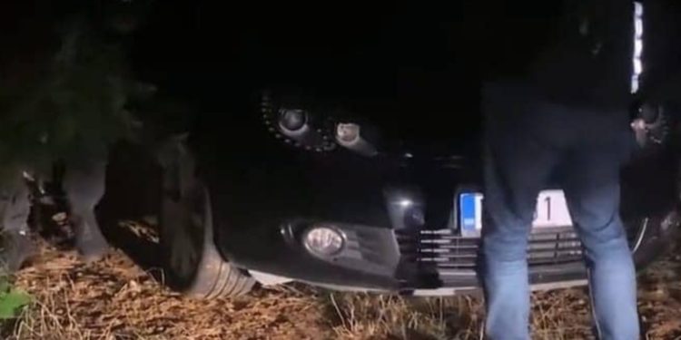 Të shtëna me armë zjarri në Veri, brohoritet “U kthyem, Kosova është Serbi” (VIDEO)