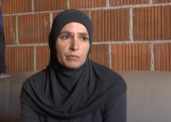 Fatime Lahi jeton vetëm me djalin e saj 13 vjeçar, i ndalet edhe ndihma sociale