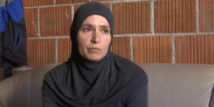 Fatime Lahi jeton vetëm me djalin e saj 13 vjeçar, i ndalet edhe ndihma sociale