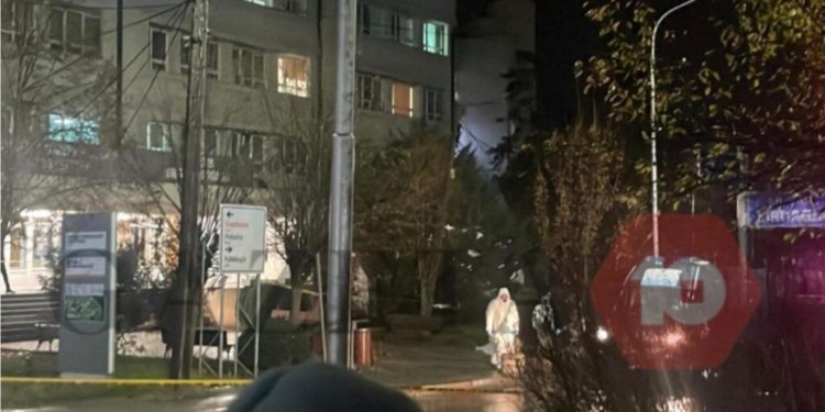 Familjarët e gruas së vrarë në QKUK: Kishte për të lindur nesër