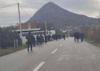 Dëgjohen alarme në veri, serbët bllokojnë rrugët në Rudarë dhe Leposaviq
