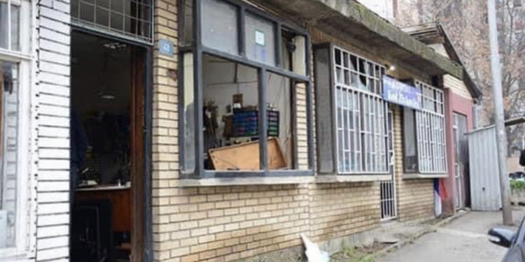LAJMI I FUNDIT: Dëmtohen xhamat e tri lokaleve në Lagjen e Boshnjakëve
