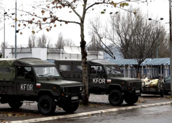 Pamje nga momenti kur u gjuajt me armë në afërsi të KFOR-it në Zubin Potok