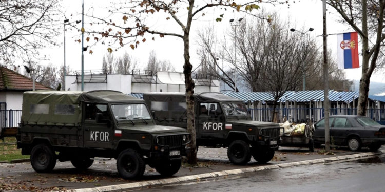 Pamje nga momenti kur u gjuajt me armë në afërsi të KFOR-it në Zubin Potok