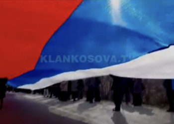 Shpaloset një flamur i madh serb në veri (VIDEO)