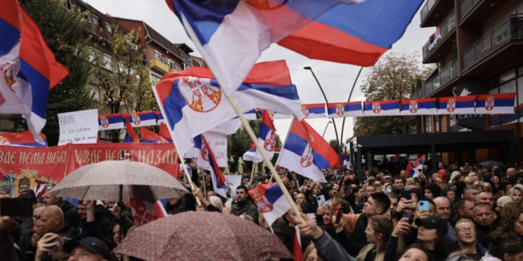 Strukturat e Serbisë obligojnë dhe kërcënojnë serbët e Kosovës për pjesëmarrje në protestën në Rudare
