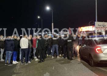 Qytetarë të shumtë mblidhen afër Merdares, policia bën thirrje që të përdoren pikëkalime të tjera kufitare