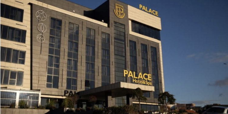 “Ki mu ba arkivol prej meje” – klientja e kërcënon punëtoren e hotelit në Mitrovicë