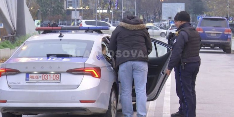 Momenti kur policia ndalon një serb për kalim ilegal të kufirit