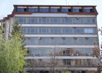 Gjykatësit shqiptarë shpërngulen nga veriu në jug të Mitrovicës