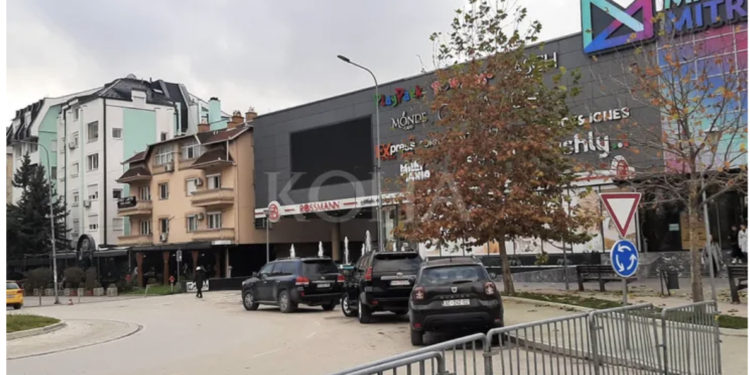 Raportohet se Sveçla po qëndron tek Ura e Ibrit në një kafene