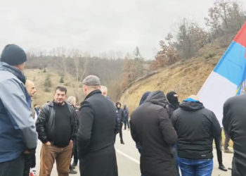 PAMJE LIVE nga protesta e serbëve në Jarinjë, nuk duken as 100 persona