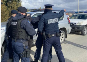 Në magjistralen Prishtinë-Mitrovicë arrestohet një i dyshuar për shitblerje të narkotikëve