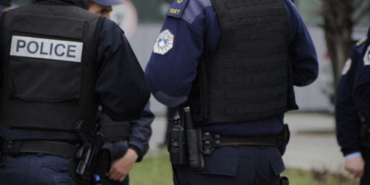 Një qytetar i Kosovës kanoset me armë zjarri nga katër persona të maskuar në Leposaviq
