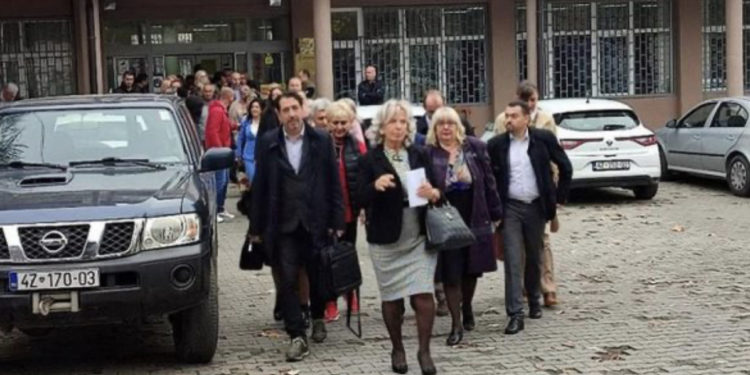 Pezullohet paga për prokurorët e dorëhequr serb