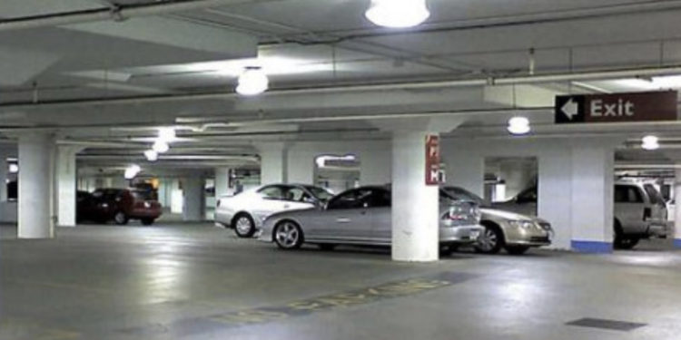 Mitrovicasi parkoi veturën në parking por nuk e gjeti kur u kthye, i ishte vjedhur nga hajni