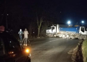 Pritet që barrikadat të hiqen sonte pas mesnatës