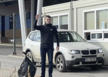 I riu serb që u lirua sot fotografohet në kufirin Kosovë – Serbi