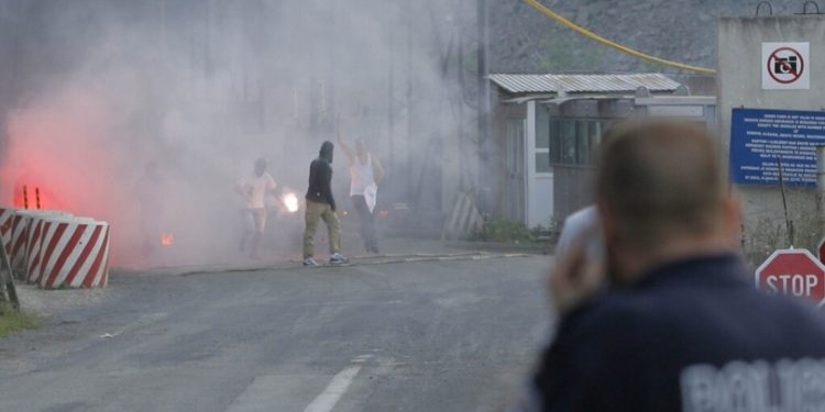 “Nacionalistë serbë paralajmërojnë heqjen e pikës kufitare mes Kosovës dhe Serbisë në Jarinjë”