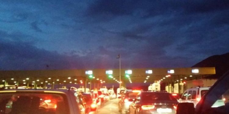 Në Kuvendin e Serbisë kërkohet mbyllja e kufijve për kosovarët që vijnë nga diaspora për festat e fund-vitit