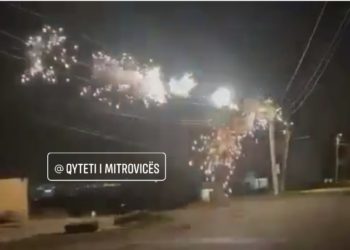Telat e rrymës rrezikojnë banorët në periferi të lagjes së Bairit më saktësisht në rrugen “Ajet Bajrami“ [ VIDEO ]