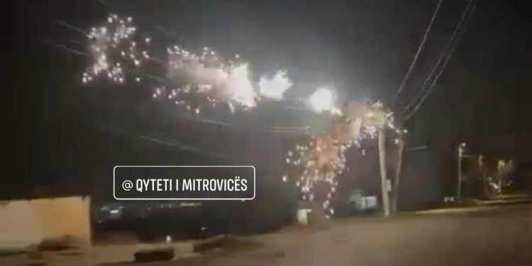 Telat e rrymës rrezikojnë banorët në periferi të lagjes së Bairit më saktësisht në rrugen “Ajet Bajrami“ [ VIDEO ]