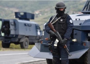 Policia e Kosovës lidh kontratë për marrjen me qera të makinerive të rënda – A po hiqen barrikadat?