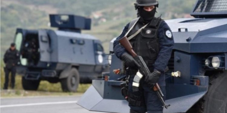 Policia e Kosovës lidh kontratë për marrjen me qera të makinerive të rënda – A po hiqen barrikadat?