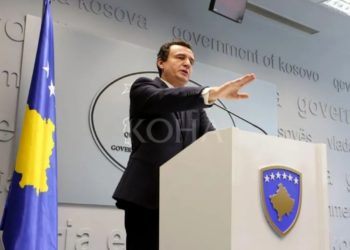 Kurti: Nëse KFOR-i s’i heq barrikadat, i heqim ne