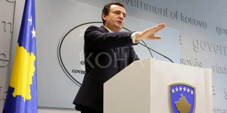Kurti: Nëse KFOR-i s’i heq barrikadat, i heqim ne