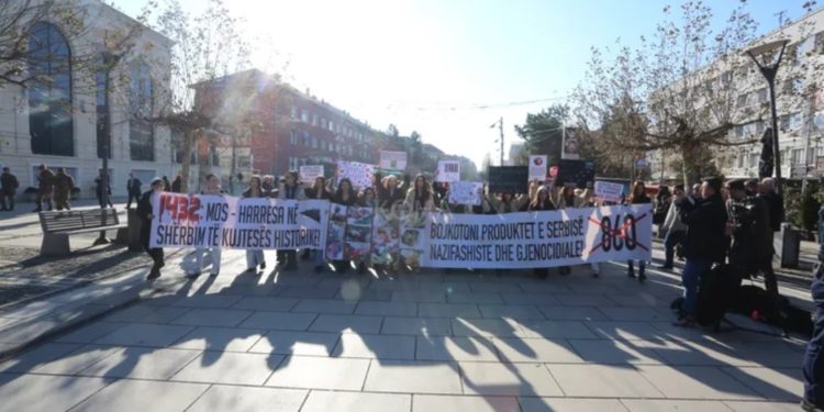 Protestë në Prishtinë, kërkohet bojkoti i produkteve serbe