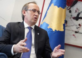 Ish-kryeministri i Kosovës, Avdullah Hoti, ka kritikuar vendimin e Qeverisë së Kosovës në lidhje me ndarjen e 17.5 milionë eurove për KOSTT-in.