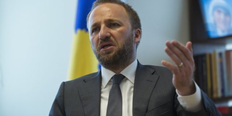 Tahiri: Osmani përdor mllefin si armë për të mbuluar deficitet politike