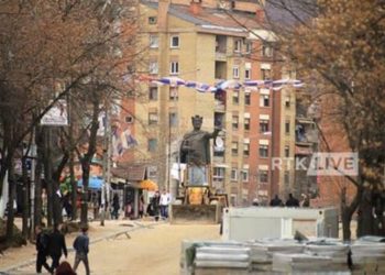 Grabitet një person në Veri: Hajnat e maskuar ia bllokojnë rrugën dhe ia marrin 3 mijë € nën kërcënimin e armës