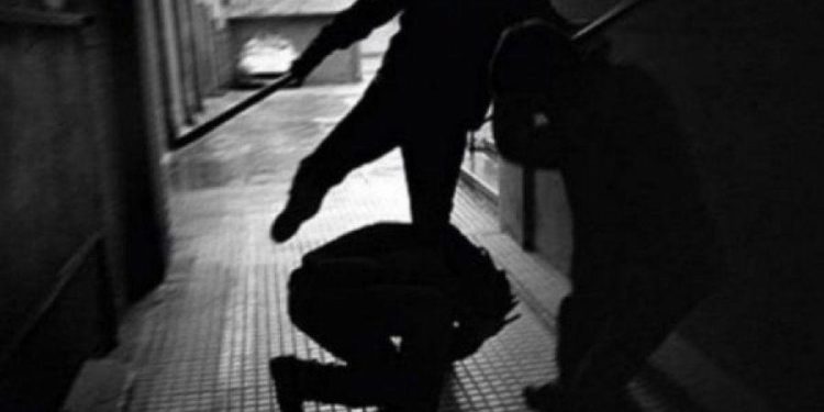 Përleshje në Mitrovicë, sulmohet me mjete të forta një 50-vjeçar – dërgohet në gjendje të rëndë në QKUK