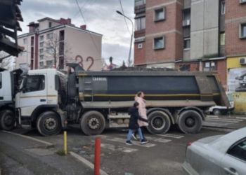 Ekspertët: Barrikaduesit në veri trajnohen nga BIA serbe (VIDEO)
