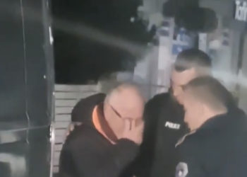 Momenti emocionues kur vëllai kupton lajmin për vrasjen e Nysret Gubetinit, shpërthen në lot – policët mundohen ta qetësojnë