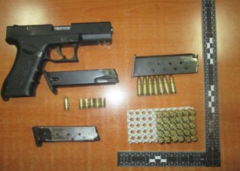 Policia konfiskon një armë në fshatin ‘Stan Terg’ , shoferi i makinës pos armës me veti kishte 2 karikator 5 gëzhoja dhe 38 fishek