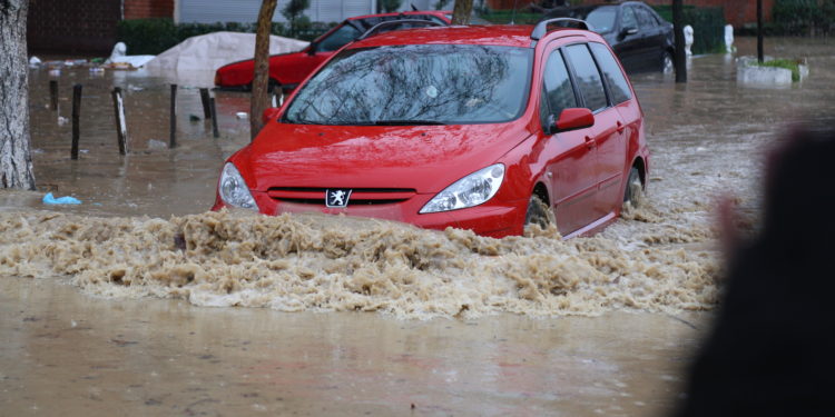 ​IHMK paralajmëron: Sërish shi, mund të vështirësohet situata në zonat e përmbytura