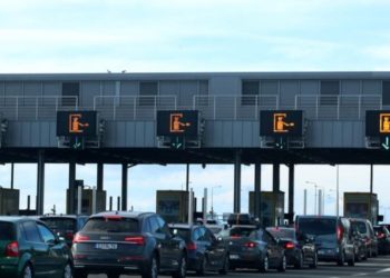 Deri në 17 orë pritje në kufirin Serbi-Kroaci