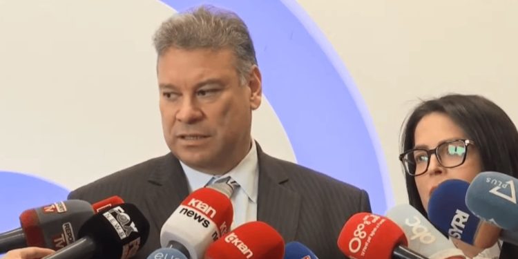 Escobar i prerë për Asociacionin: Nuk mund t’i ikë një parti apo një individ