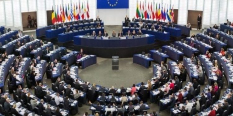 PE-ja në mars voton për liberalizimin e vizave për Kosovën