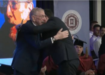 Kurti në nderimin e Walker me titullin “Doctor Honoris Causa”: Mik i së vërtetës, përherë edhe mik i Kosovës